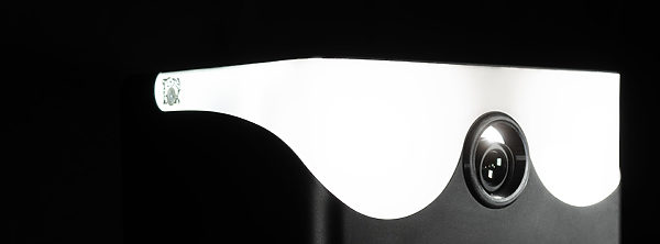 Eclairage d'accueil et Flash puissant, caché derrière les lunettes The FunkyBox